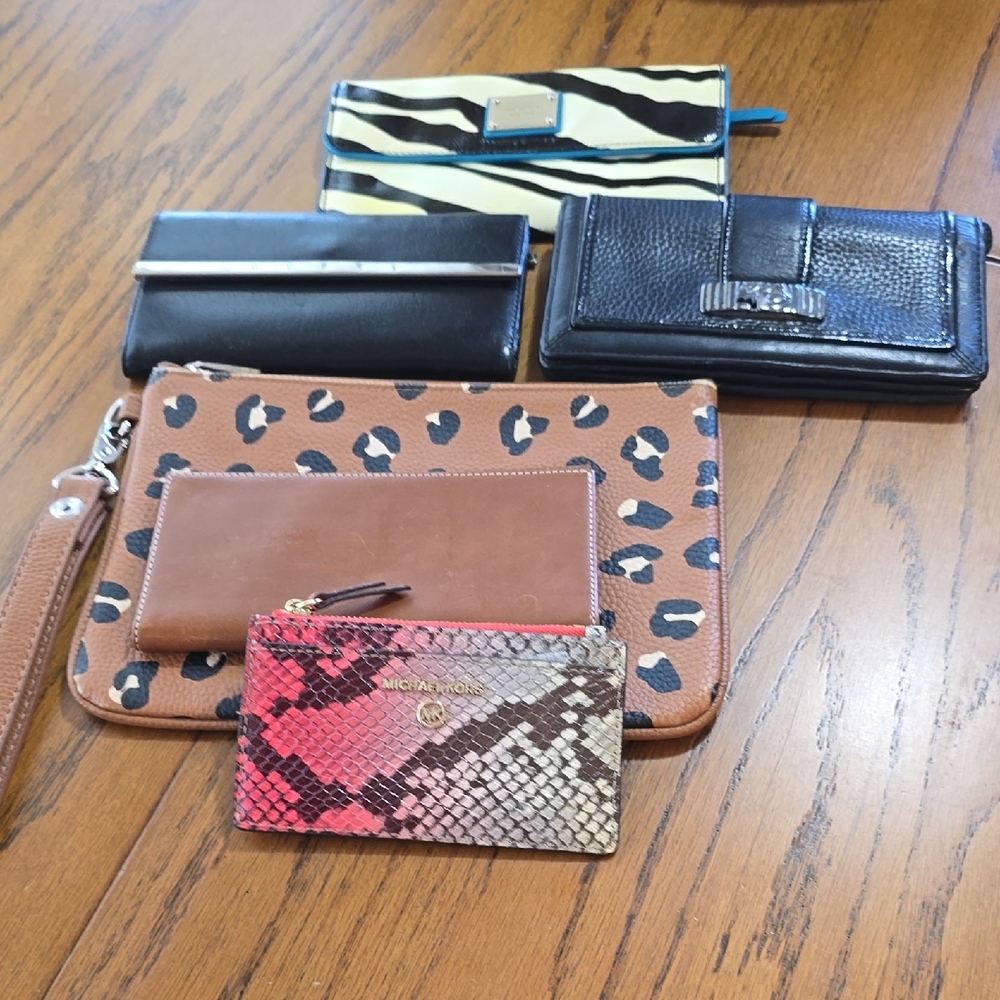 Waĺlets / 5 Wallets - image 1
